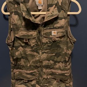 Women’s Camo Carhartt Utility vest Sz 8/10